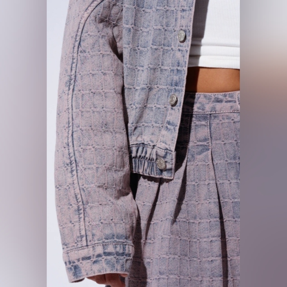 AKIRA Button Down Top/Shacket - Picture 5 of 8
